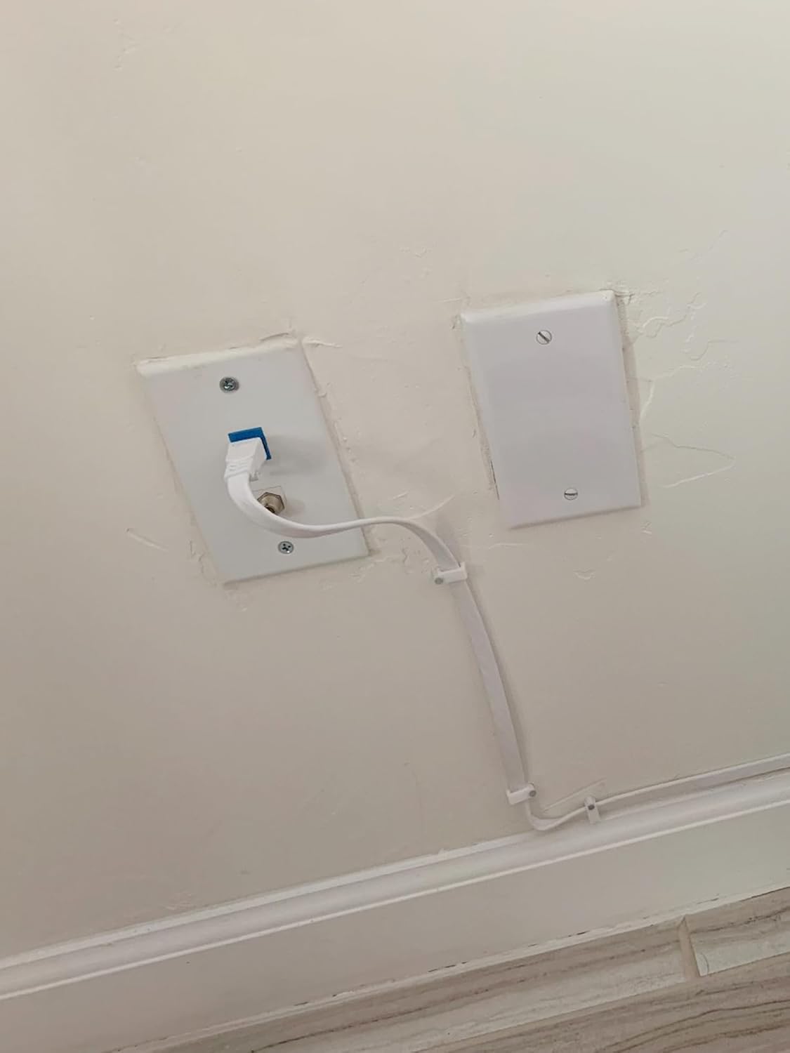 Jadaol Cable Clips 200Pcs 10mm Nail in Clips for Flat Ethernet Cables Wall Clips Cable Tacks Electrical Wire TV Cable Speaker Wire Coax Clips Cable Nails for Cords Cat5/Cat5e/Cat6/Cat7 RJ45 Cord Clips