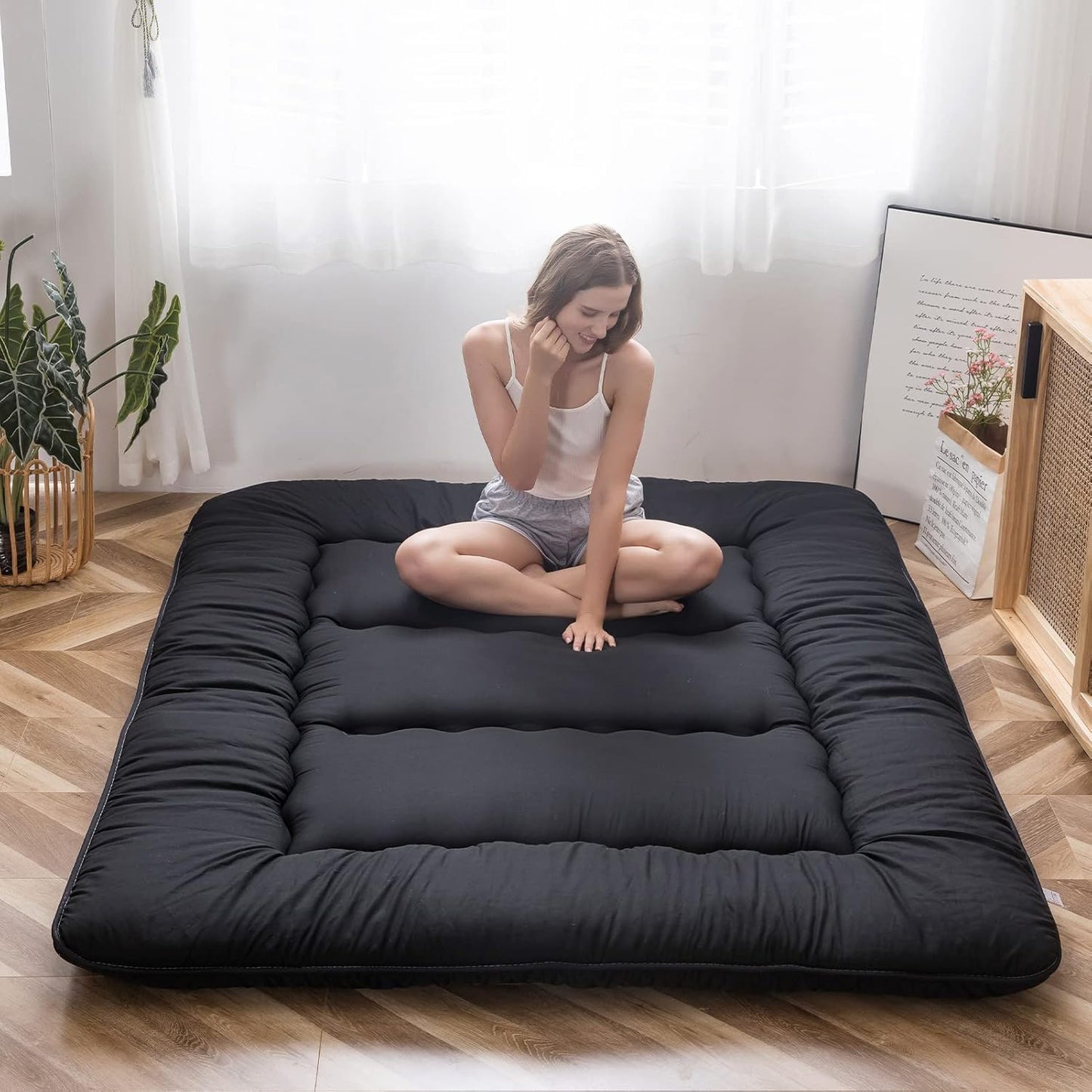 MAXYOYO Japanese Floor Mattress Futon Mattress, 4" Thicken Tatami Mat Sleeping Pad Foldable Roll Up Mat Boys Girls Dormitory Pad Kids Floor Lounger Pillow Bed, Black, Queen