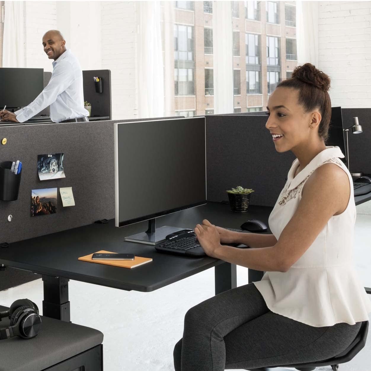 Stand Up Desk Store ReFocus Clamp-on Acoustic Desk Divider Privacy Panel That Reduces Noise and Visual Distractions (Ash Gray, 47.25" x 23.6")