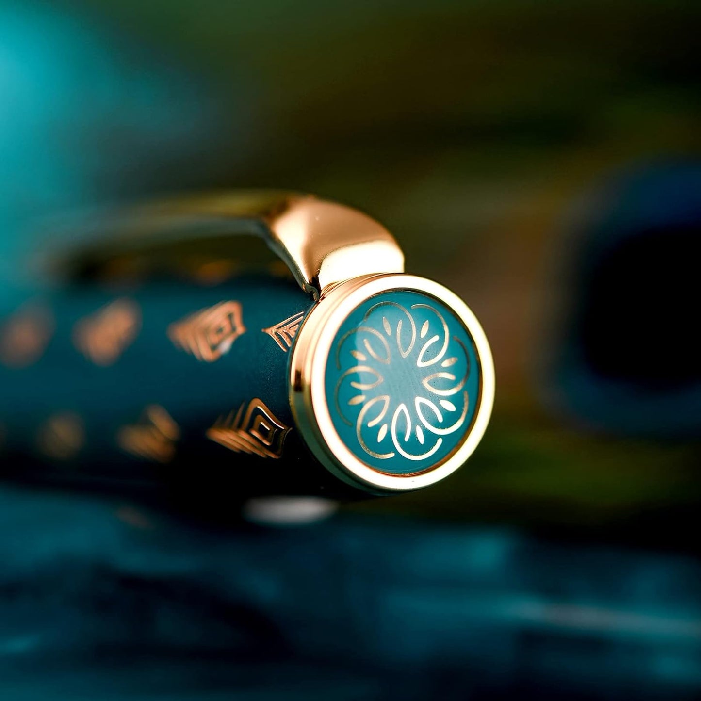 Hongdian N7 Blue Peacock Resin Piston Fountain Pen, Iridium Long Blade Fine Nib Classic Pen, Smooth Writing Pen with Metal Box