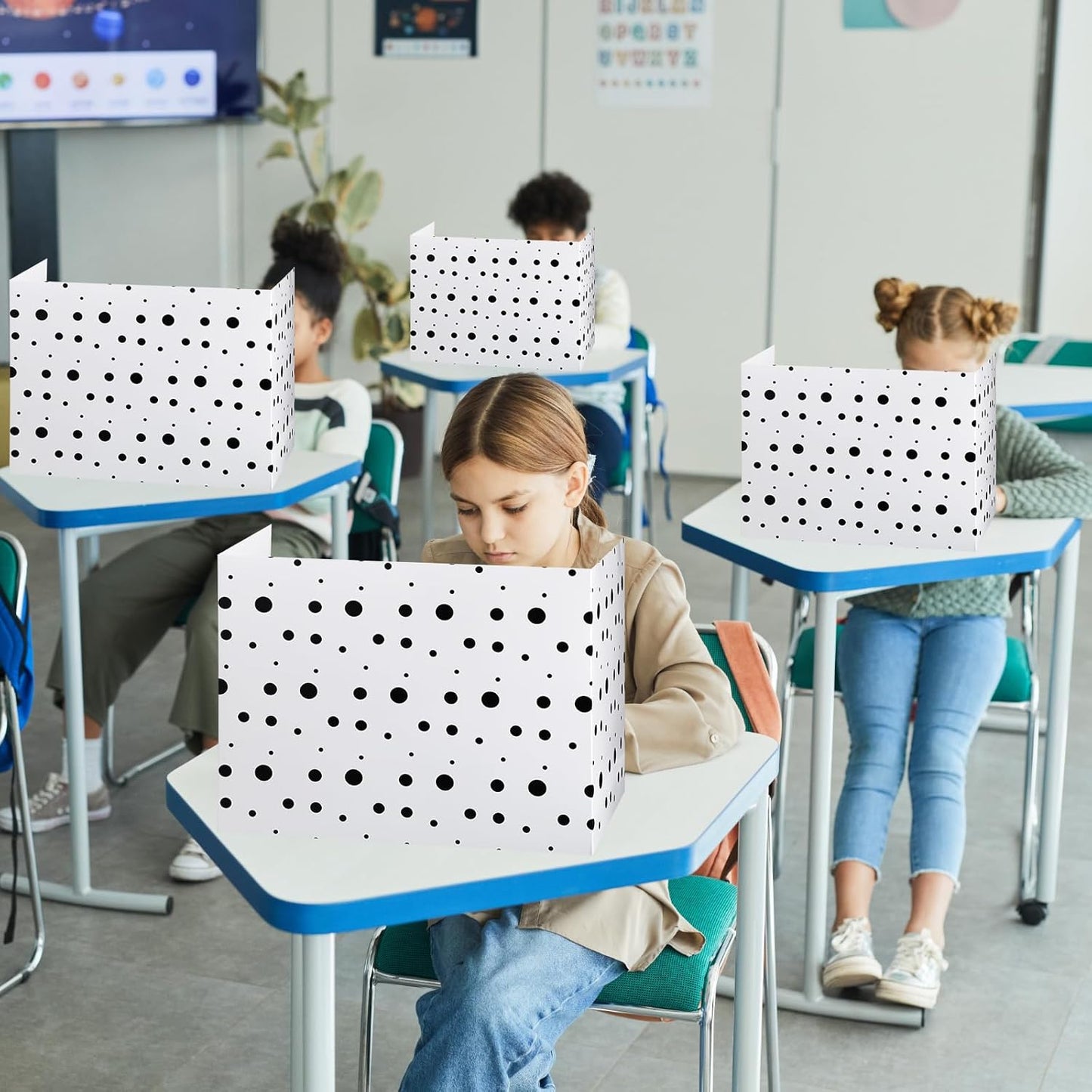 Crtiin 24 Pcs Privacy Folders for Students Desk Dividers Standard School Privacy Cardboard Board Testing Dividers Shield for Classroom Teacher Supplies Keep Eyes from roving(Classic)