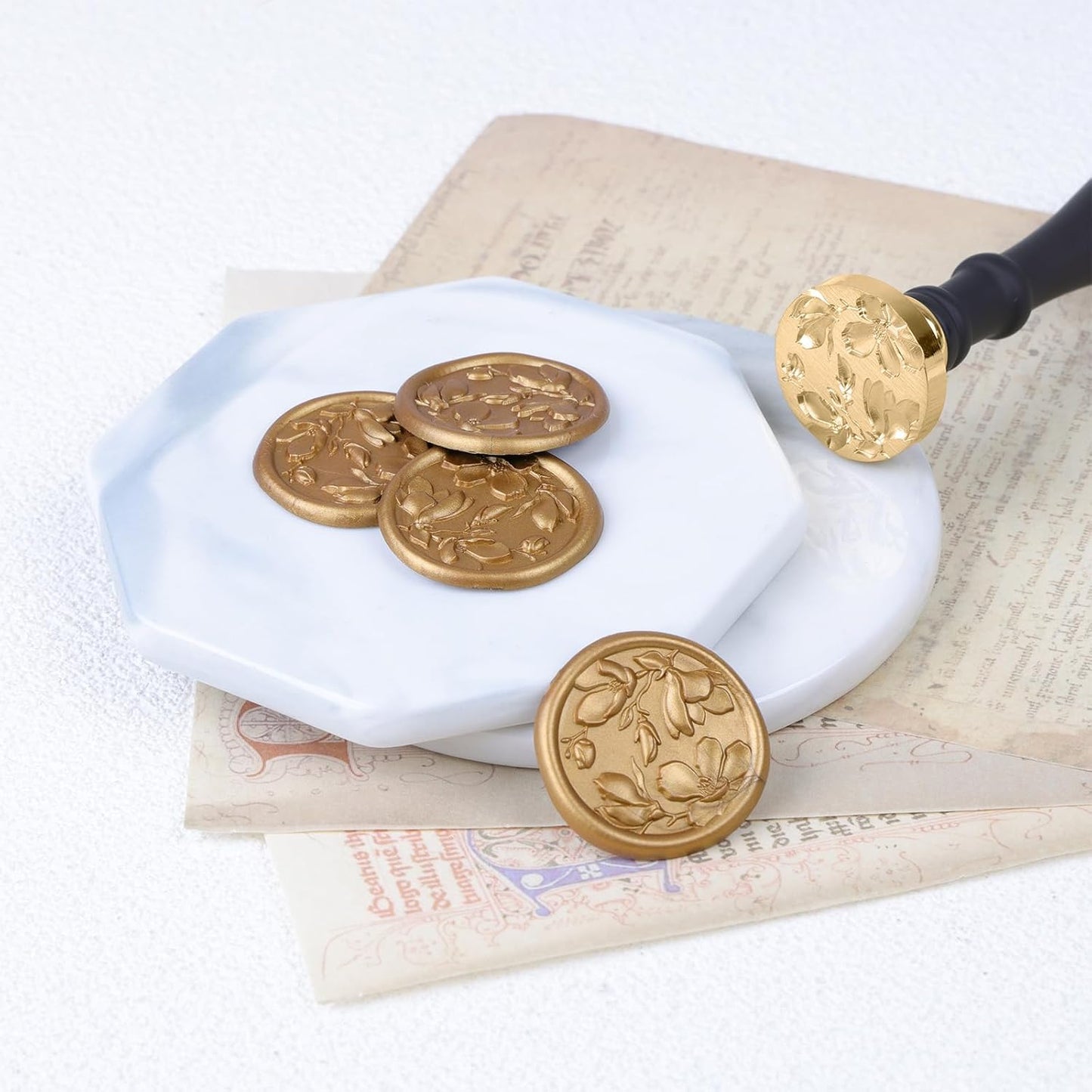 UNIQOOO Magnolia Flowers Wax Seal Stamp - Floral Sealing Wax Stamp Botanical Theme Vintage Brass Stamp Head with Wood Handle for Wedding Invitation Gift Wrap Envelopes Christmas Card