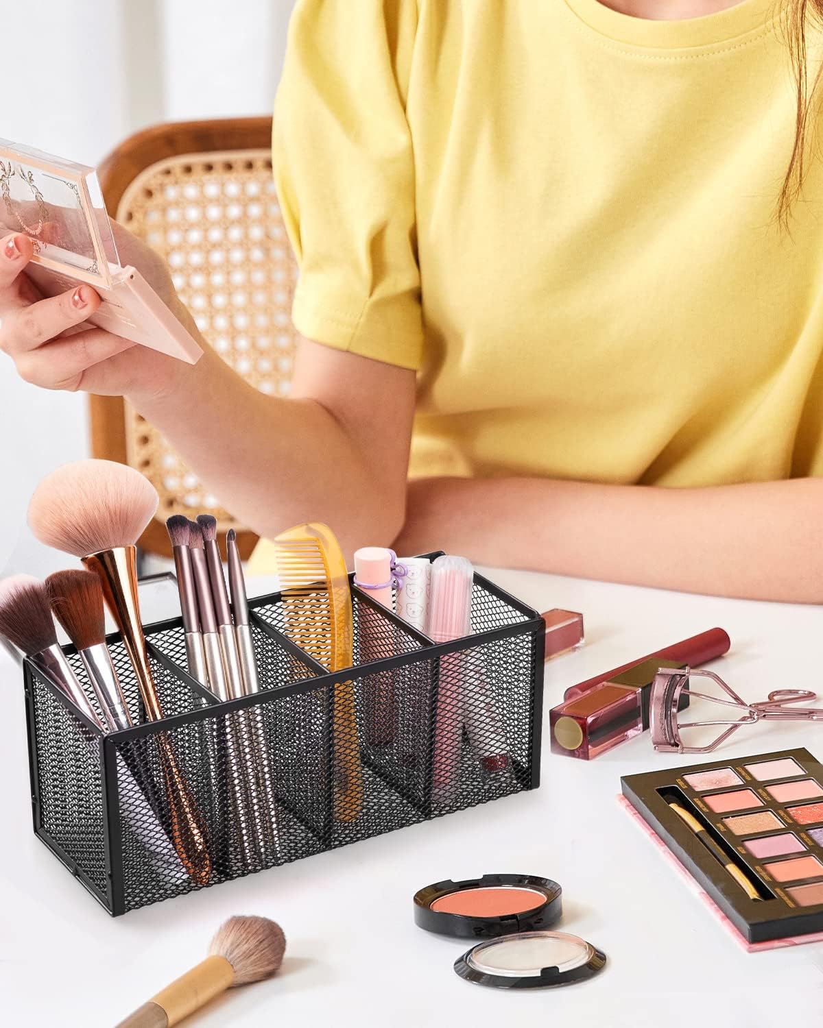 QYH Pencil Holder 4 Compartments,Metal Mesh Pen Storage Pencil Cup Makeup Brush Holder for Office Desk Accessories