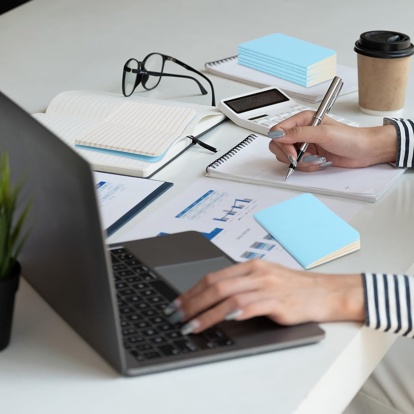 Harloon 100 Pcs Mini Notebooks Bulk Portable Small Pocket Notepad Blank Lined Wallet Memos Journal Employee Appreciation Gifts for Vet Tech Medical Assistant Coworker Staff, 4 x 2.5 Inches(Blue)