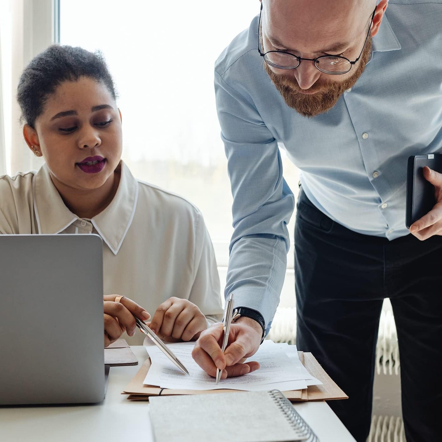 LINFANC 8 Pack Ballpoint Pens, Premium Retractable Metal Ballpoint Pen, Medium Point 1.0mm Black Ink Pen for Home School Work Office Supplies, Stainless Steel Trim, Extra 8 Refills