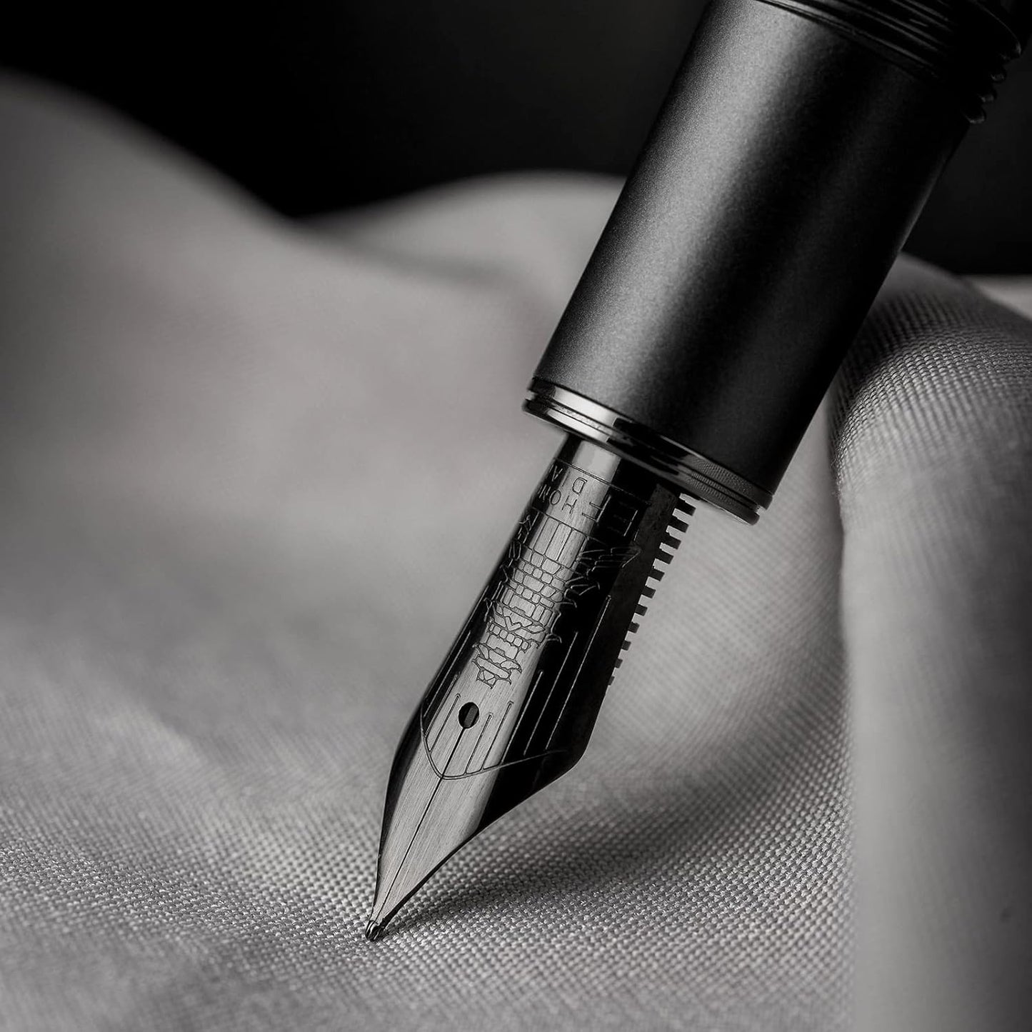 Hongdian N7 Gray Resin Piston Fountain Pen, Iridium Extra Fine Nib Classic Pen Rabbot on Cap Top, Smooth Writing Pen with Metal Box