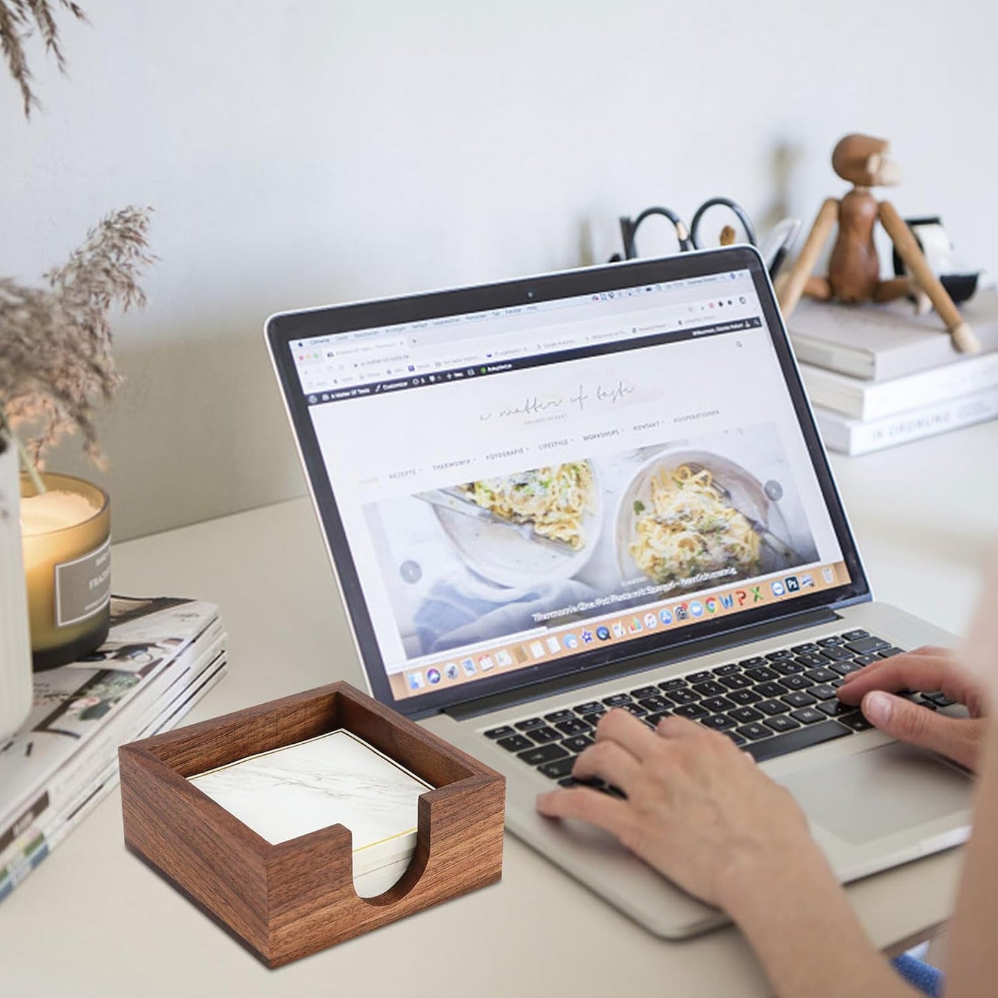 MultiBey Sticky Notes Memo Pad Holder Dispenser Wooden Post it Note Holder Walnut Desk Supplies Organizer Accessories for Office Home Schools