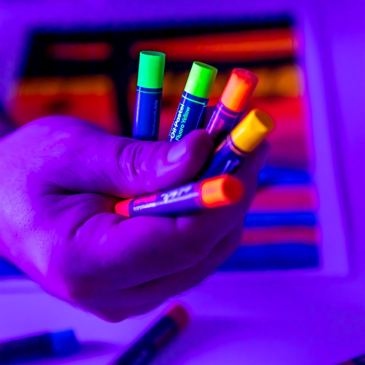 Mont Marte Fluoro Oil Pastels Signature 12pc, 12 Assorted Colors, Vibrant Oil Pastel Set, Great Blending and Layering, Ideal for Art, Craft, Coloring and Sketching