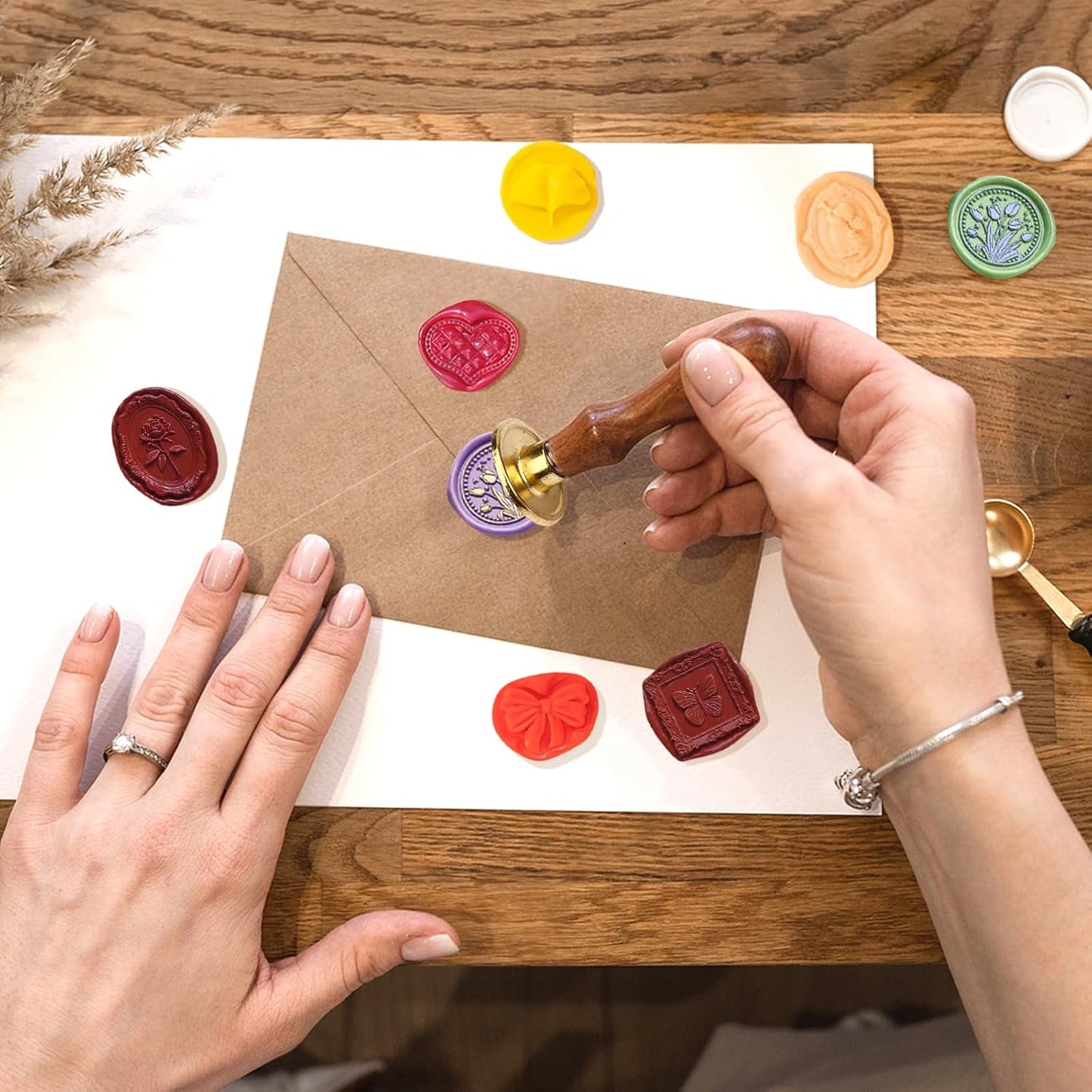 Wax Seal Stamp Kit, 21Pcs Draupnir Wax Stamp Seal,Vintage Classic Sealing Wax Stamp Head with Wooden Handle for Party Wedding Invitation Cards Envelopes Gift Wrapping Letter (20 Patterns)