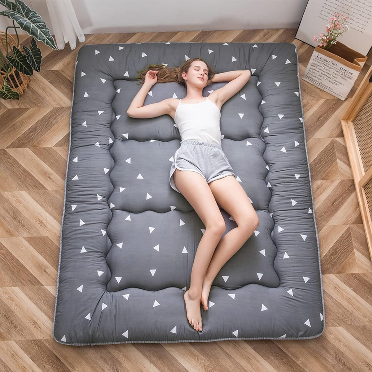 MAXYOYO Grey Triangle Printed Japanese Futon Floor Mattress, Thicken Sleeping Pad Floor Bed Roll Up Camping Guest Mattress Folding Couch Bed, Full Size