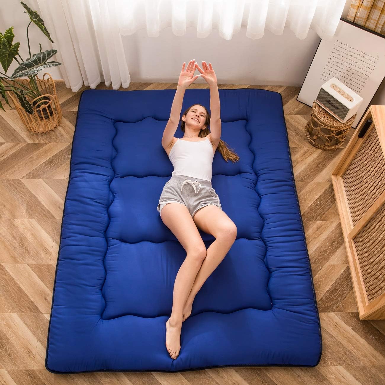 MAXYOYO Japanese Floor Mattress Futon Mattress, Thicken Sleeping Pad Foldable Roll Up Floor Futon for Adults Tatami Mat Dormitory Bed Lounger, Royal Blue, Twin Size