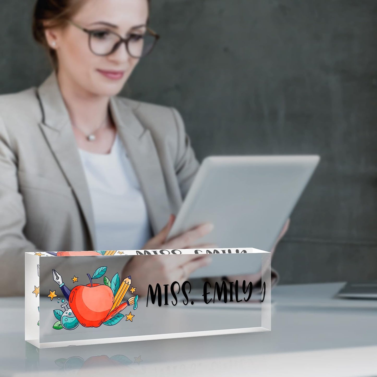 Desk Name Plate Personalized, Premium Clear Teacher Acrylic Desk Name Plate, Personalized Name Plate for Desk, Office Decor for Women or Men Coworkers, Boss, Employee, Teacher