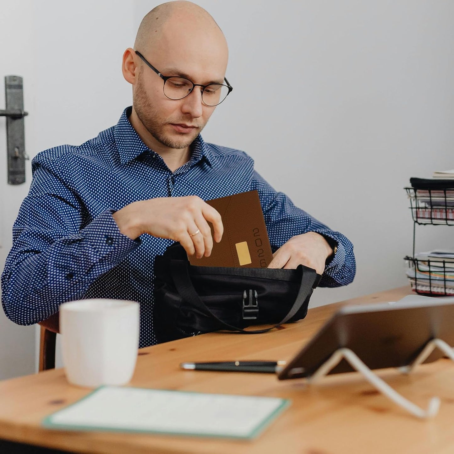 2026 Daily Monthly Planner - Calendar, January - December 2026, 100GSM Thick Paper, Leather Cover, Planner with Hourly Schedule,6.1" x 8.2", Daily Inside Page - Monthly Inside Page, Pen Holder, Bookmarks (Brown)