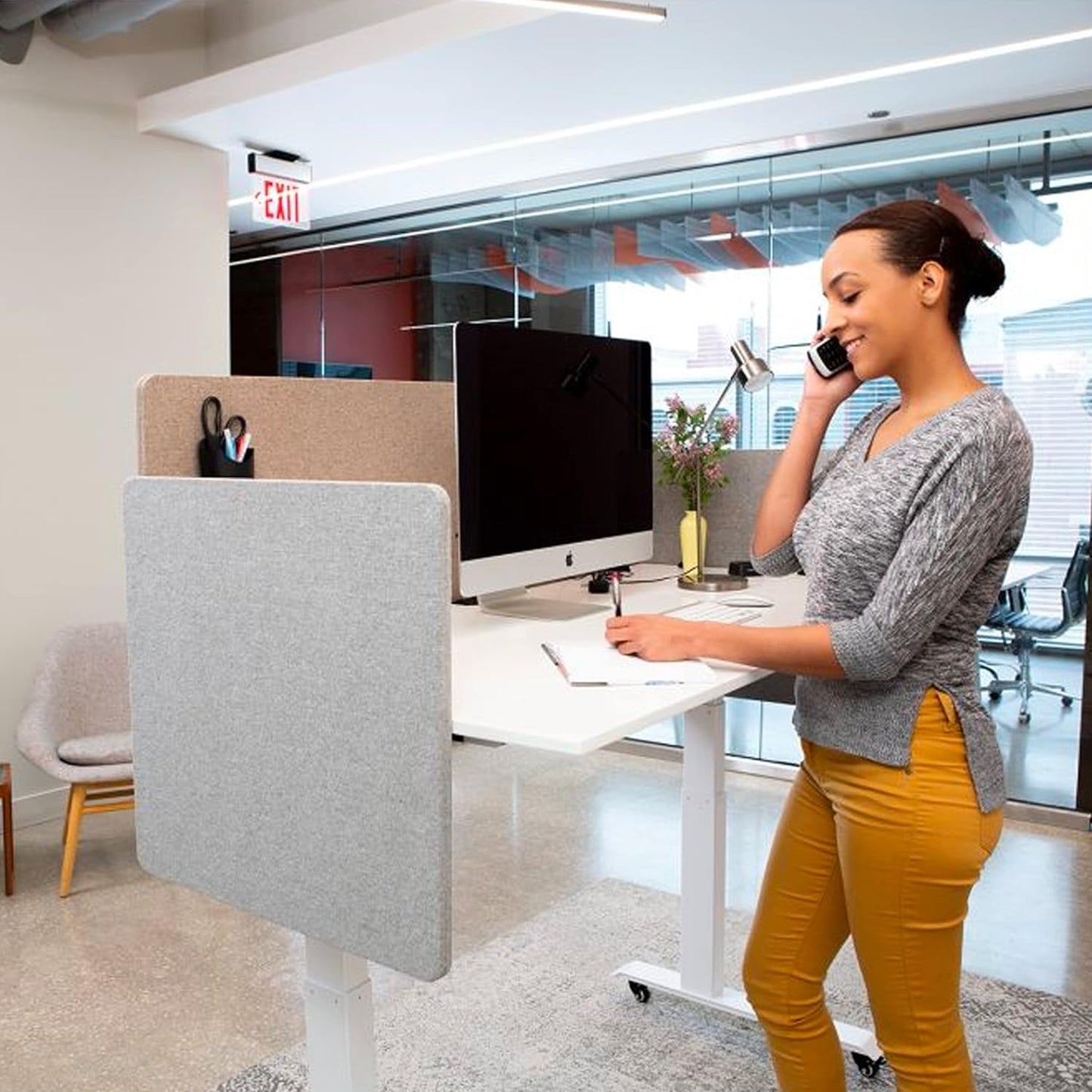Stand Up Desk Store ReFocus Clamp-on Acoustic Desk Divider Privacy Panel That Reduces Noise and Visual Distractions (Cool Gray, 23.6" x 23.6")