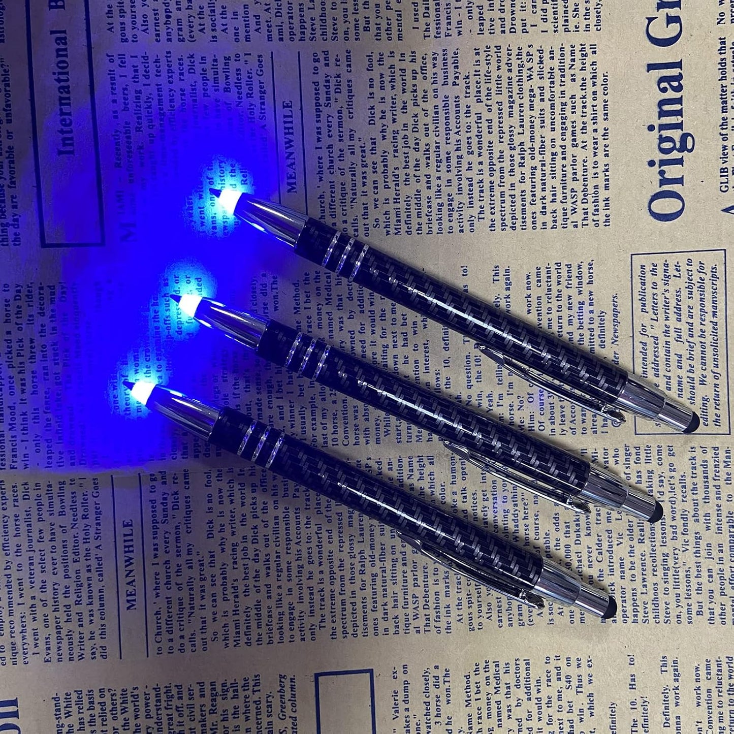 Glovion Lighted Tip Pen With Stylus 3-in-1 - LED Penlight Ballpoint Pen for Writing in the Dark - Pack of 3 - Blue Light - GL006