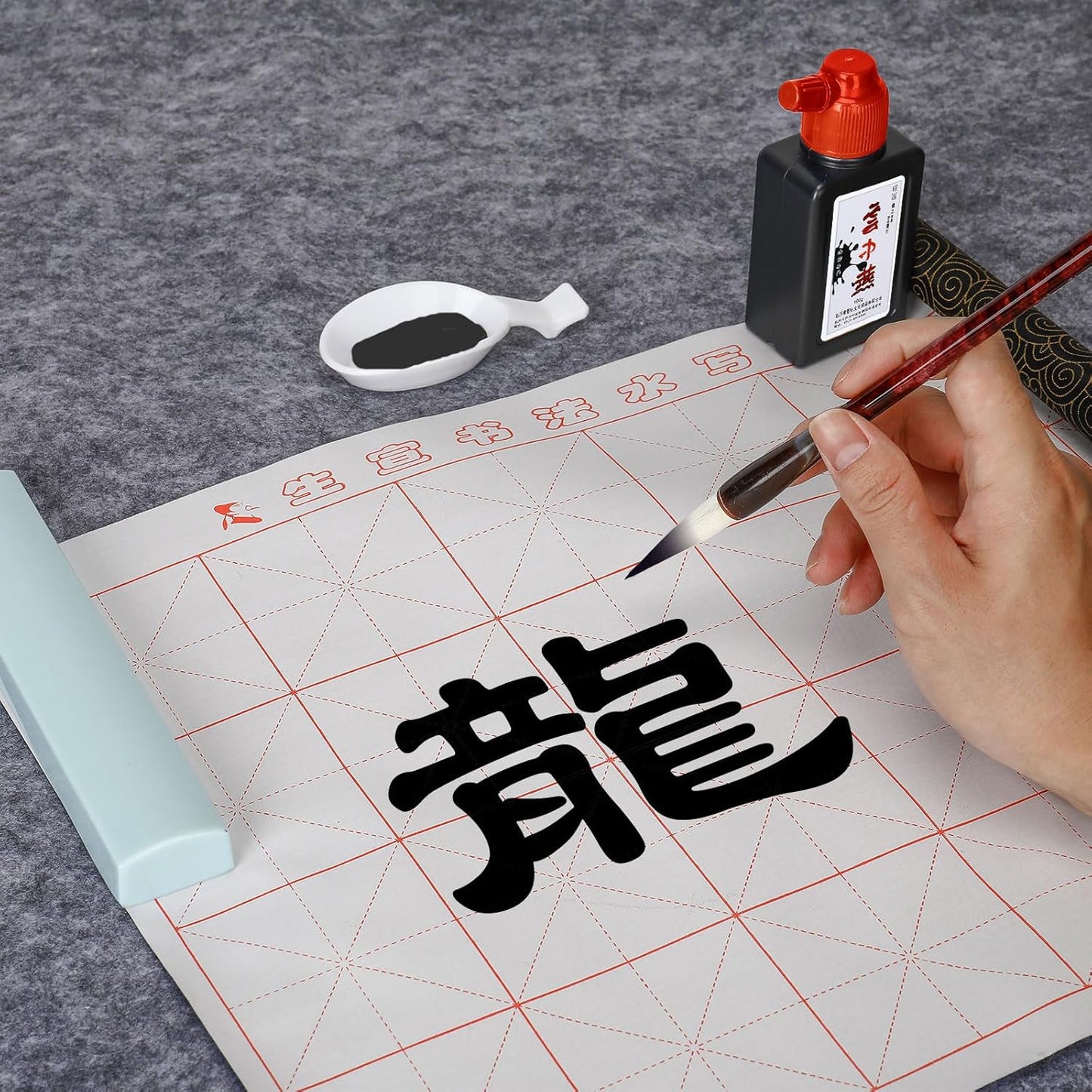 MEGREZ Chinese Calligraphy Ink, Yun Zhong Yan Black Liquid Ink Sumi Ink for Beginners Writing and Drawing, Chinese Japanese Calligraphy Ink, 250ml(8.8 OZ)