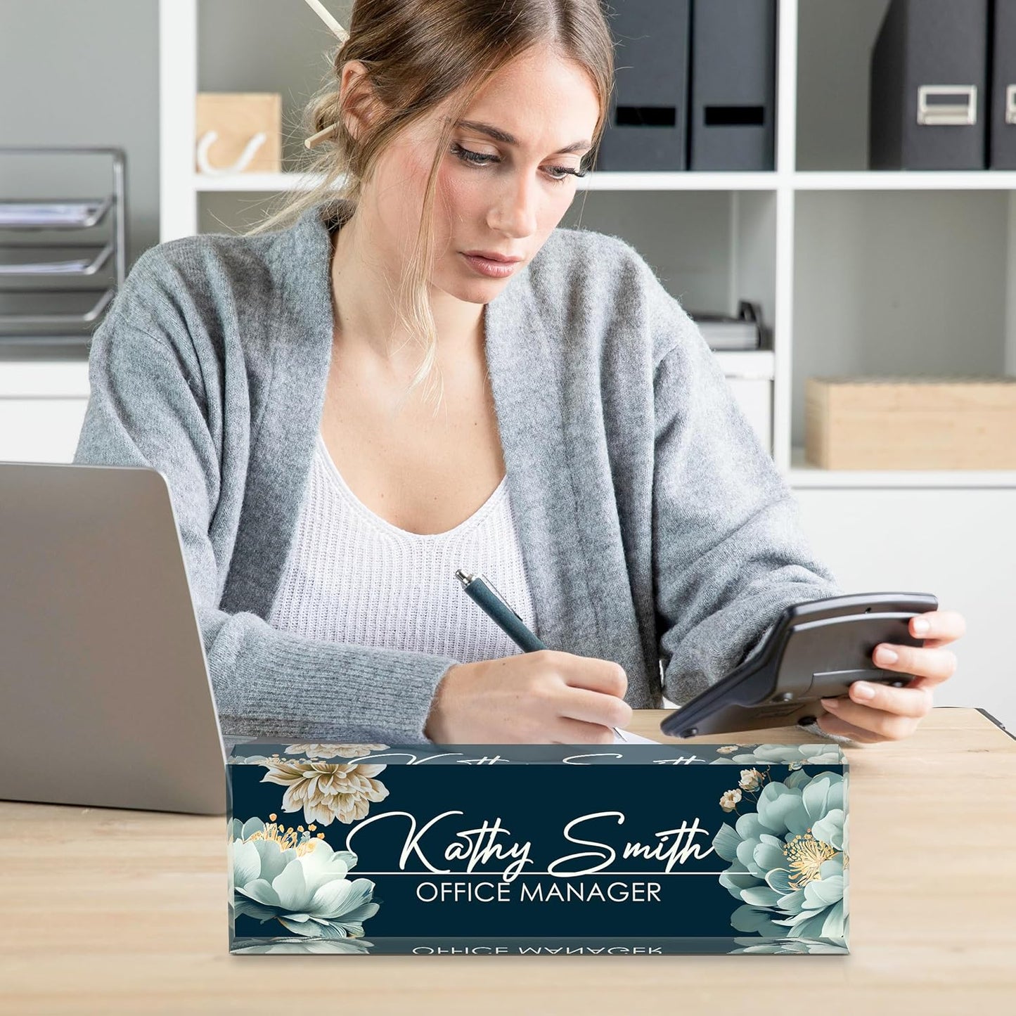 Personalized Name Plate for Desk, Custom Desk Name Plate, Acrylic Name Plate Office Desk Accessories, Personalized Office Gifts for Coworkers Teachers, Employee Appreciation Gifts (B-White Flower)